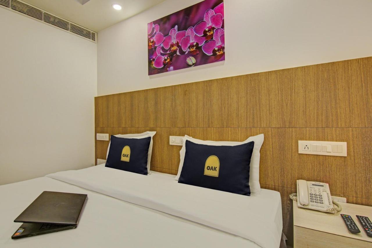 Townhouse Oak Safdarjung Hotel New Delhi Exterior photo