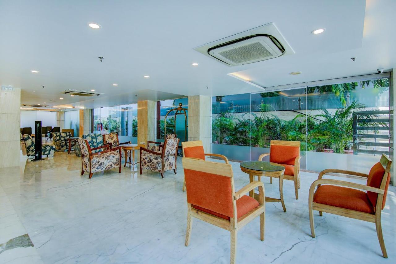 Townhouse Oak Safdarjung Hotel New Delhi Exterior photo