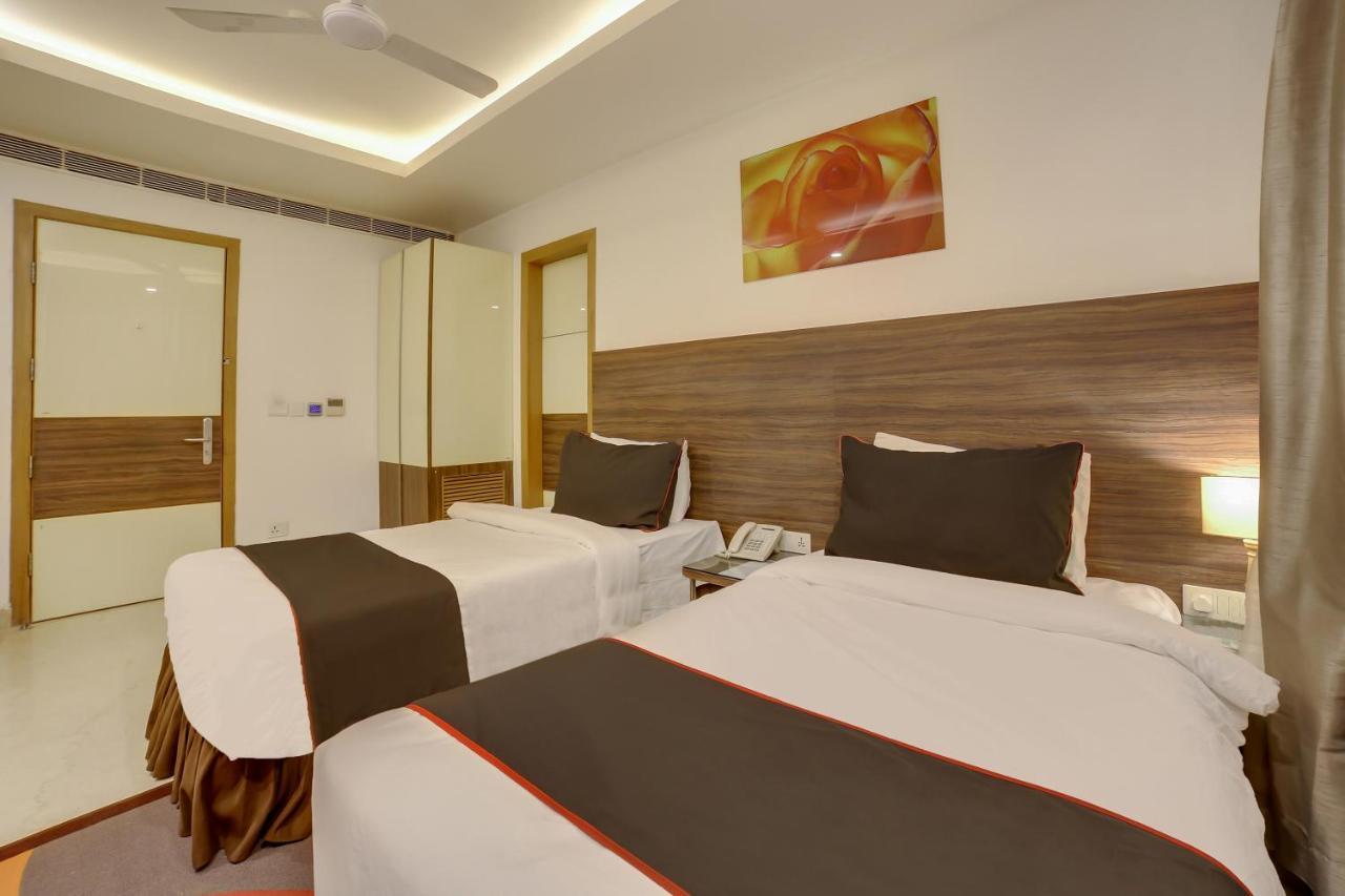 Townhouse Oak Safdarjung Hotel New Delhi Exterior photo