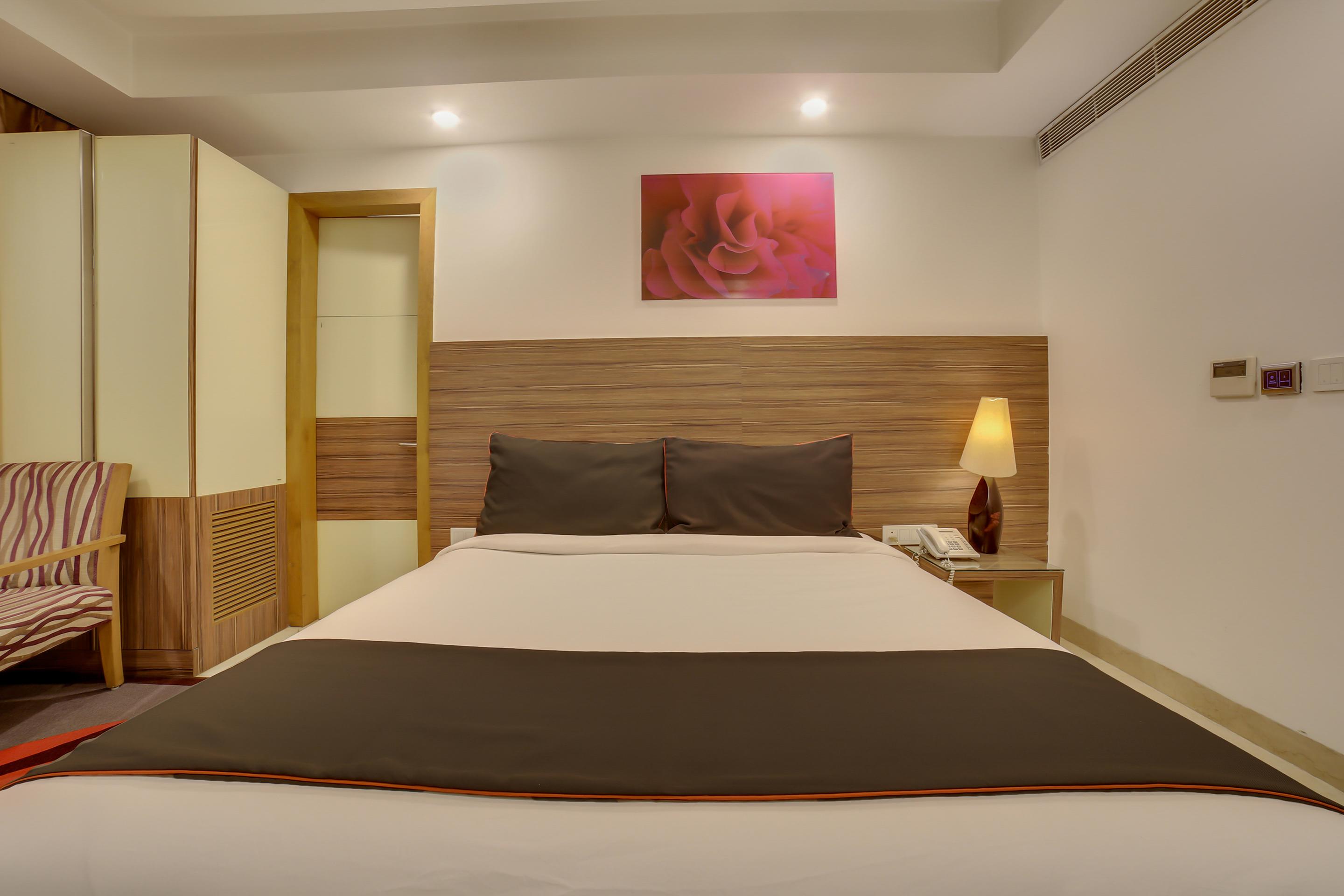 Townhouse Oak Safdarjung Hotel New Delhi Exterior photo