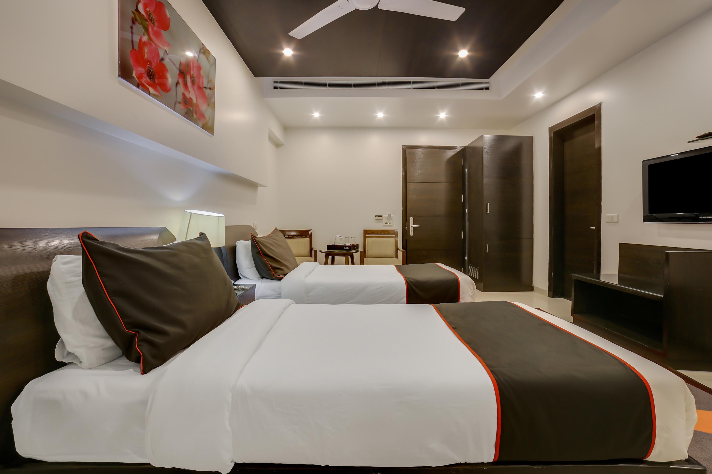 Townhouse Oak Safdarjung Hotel New Delhi Exterior photo